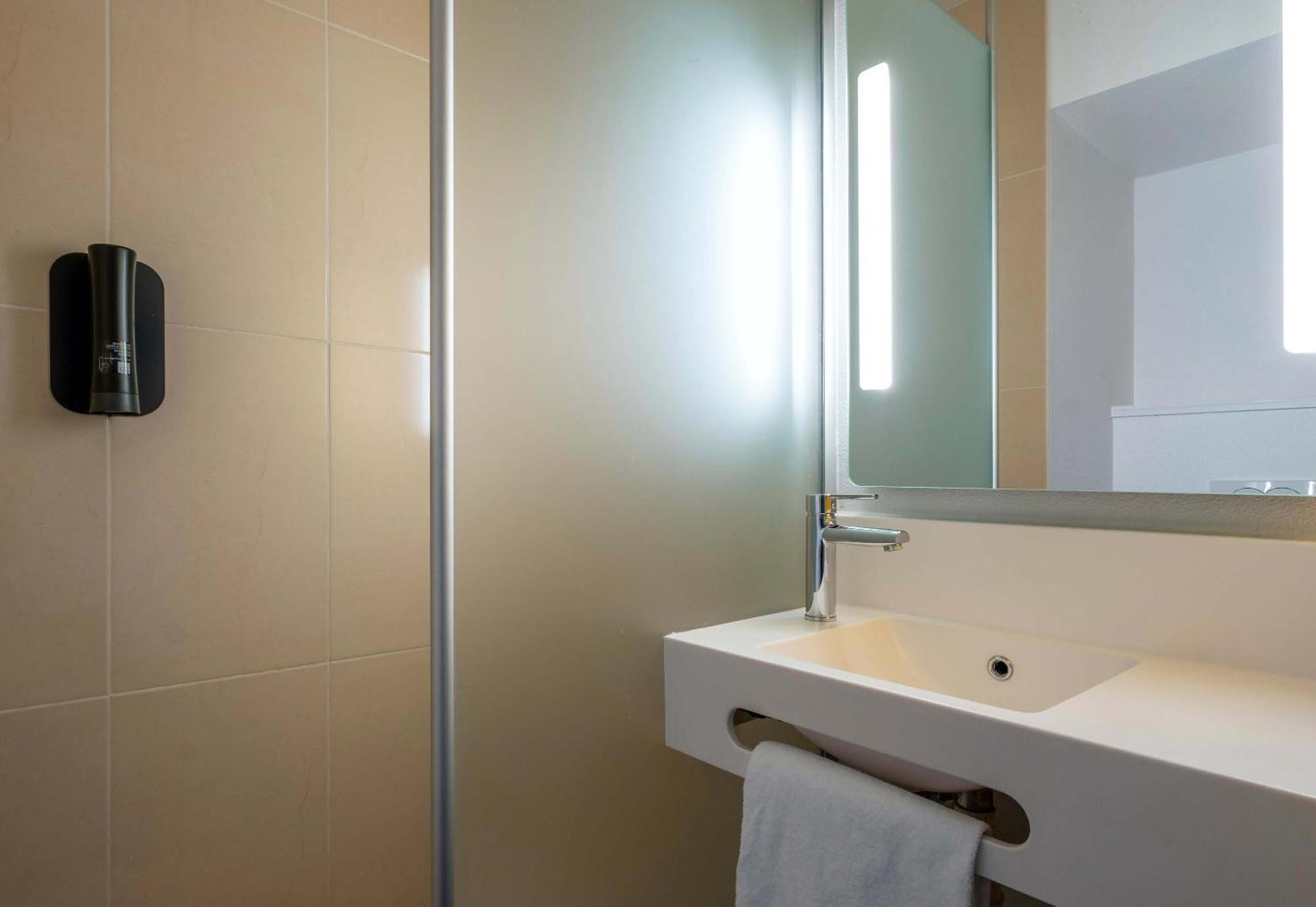 B&B Hotel Niort Marais Poitevin Est 외부 사진